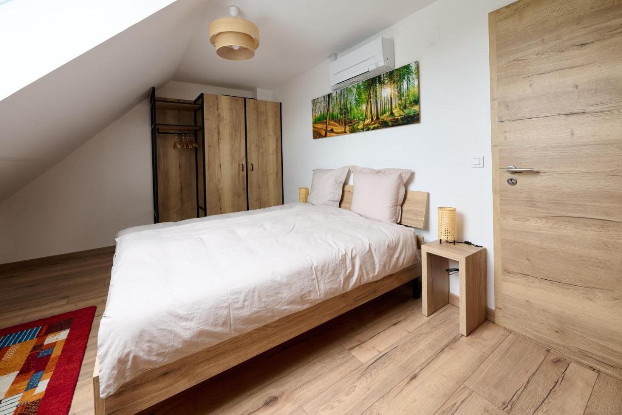 Le Pommier - Appt Avec Jardin Partage Apartment Puberg ภายนอก รูปภาพ